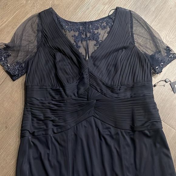 Adrianna Papell NWT Navy Blue V-Neck Sheer Mesh Beaded Sleeve Gown - Picture 7 of 9